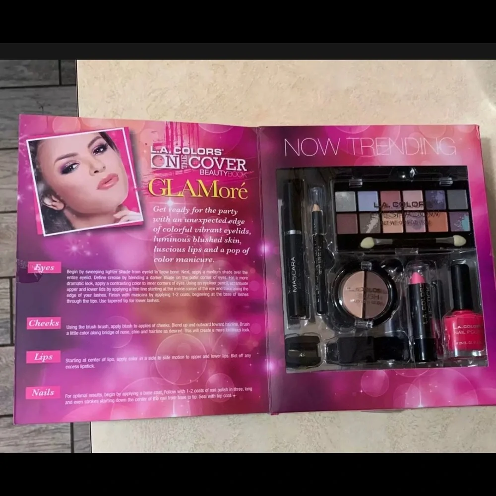 L.A. Colors On The Cover Beauty Kit 20 Piece Makeup Eyeshadow Lipstick Set